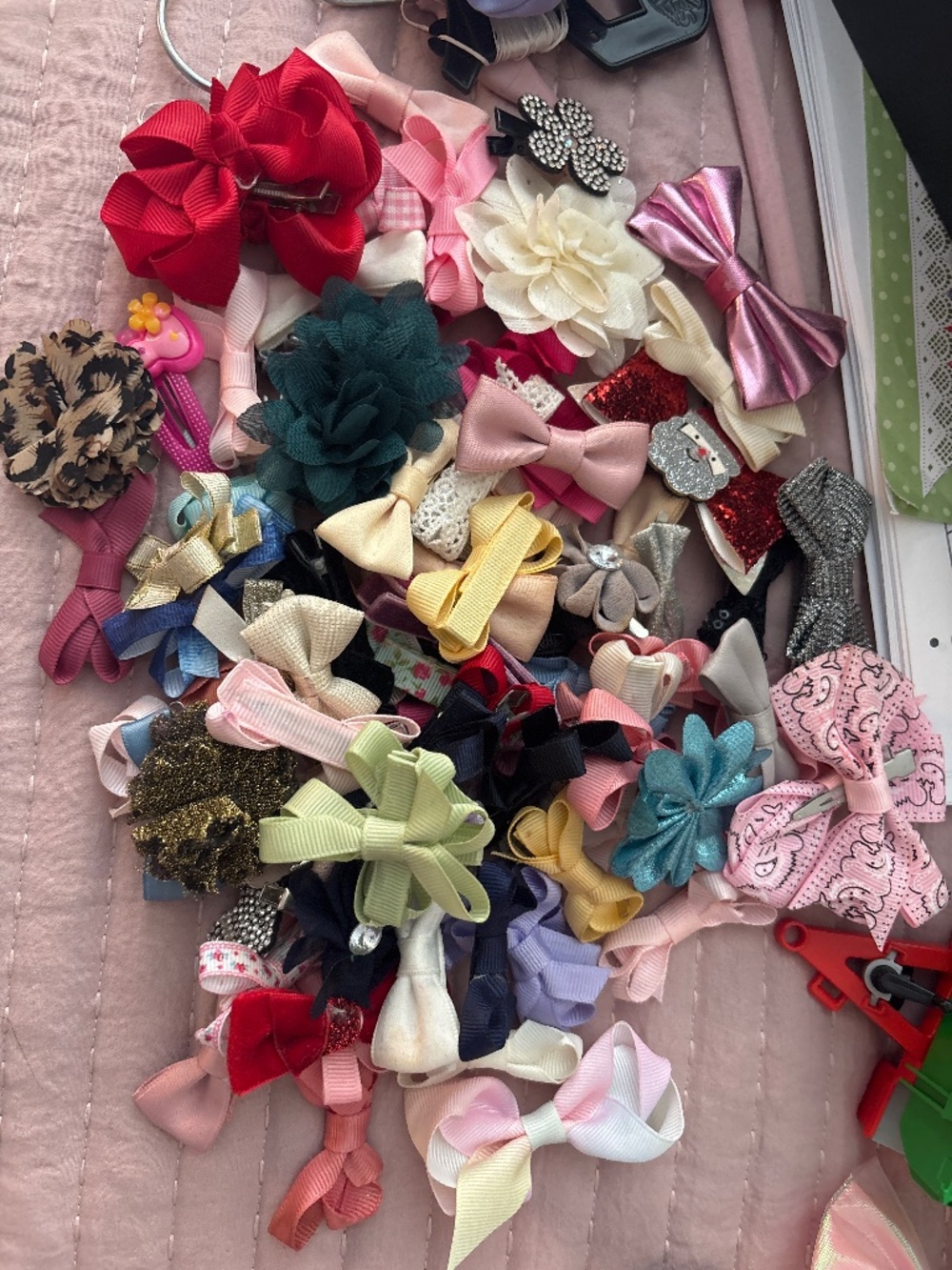 Lot of kid mini bow hair clips, over 25+